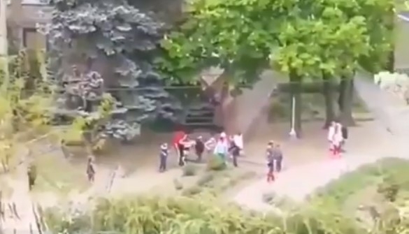 Скандал: В детском саду Запорожья воспитатель толкала и Скандал: В детском саду Запорожья воспитатель толкала и