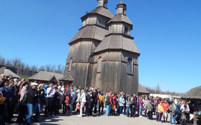 Тысячи запорожцев отметили Пасху на Хортице (ФОТО) Фото № 1 Тысячи запорожцев отметили Пасху на Хортице (ФОТО) Фото № 1