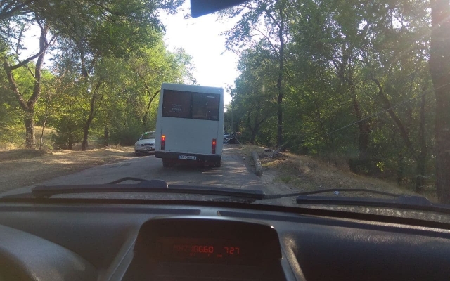 Запорожец после конфликта с женой сел за руль и врезался в столб (ФОТО) Фото № 2 Запорожец после конфликта с женой сел за руль и врезался в столб (ФОТО) Фото № 2