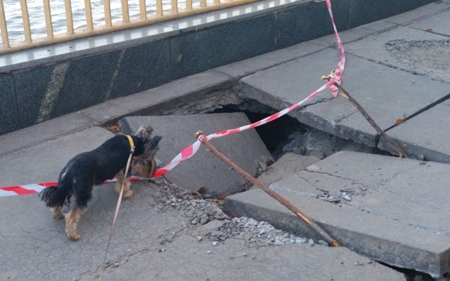 Песочные завалы и проваливающаяся плитка: как проходит реконструкция Правобережного пляжа (ФОТО) Фото № 1 Песочные завалы и проваливающаяся плитка: как проходит реконструкция Правобережного пляжа (ФОТО) Фото № 1