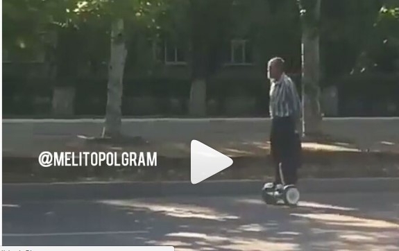 По улицам города разъезжает пенсионер на гироскутере (ВИДЕО) Фото № 0 По улицам города разъезжает пенсионер на гироскутере (ВИДЕО) Фото № 0