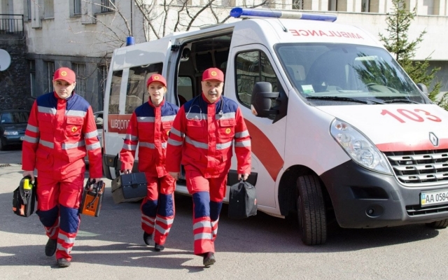 В Бердянске школьница во время уборки школьной территории напоролась на использованный шприц Фото № 0 В Бердянске школьница во время уборки школьной территории напоролась на использованный шприц Фото № 0
