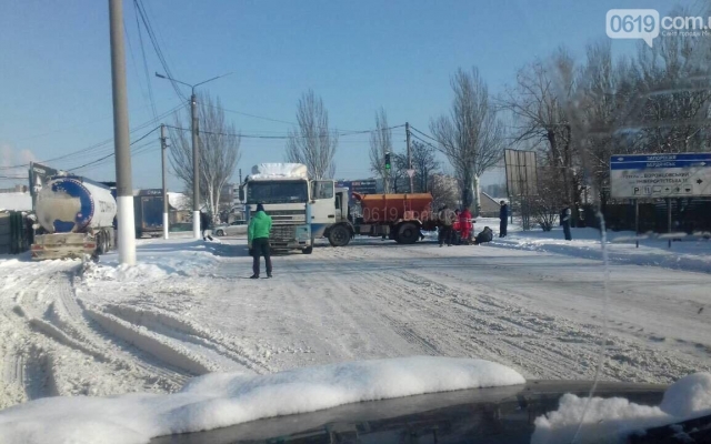 Под Запорожьем произошло массовое ДТП, пострадал мужчина (ФОТО) Фото № 0 Под Запорожьем произошло массовое ДТП, пострадал мужчина (ФОТО) Фото № 0