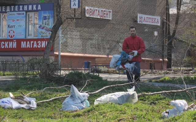 Неравнодушные запорожцы высадили в сквере Яланского дубовую рощу (ФОТО) Фото № 0 Неравнодушные запорожцы высадили в сквере Яланского дубовую рощу (ФОТО) Фото № 0