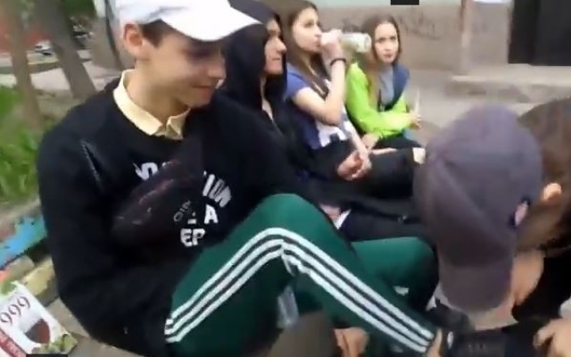 В сети появилось видео, как школьники незаконно отметили Последний звонок Фото № 6 В сети появилось видео, как школьники незаконно отметили Последний звонок Фото № 6