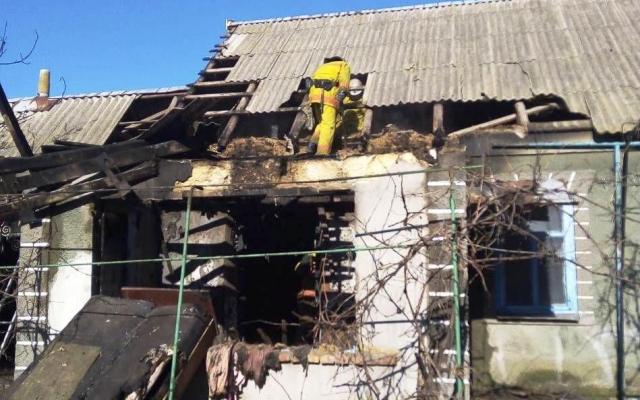 Под Запорожьем из горящего дома спасали четверых людей (ФОТО) Фото № 0 Под Запорожьем из горящего дома спасали четверых людей (ФОТО) Фото № 0