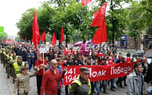 В Запорожье стартовало шествие В Запорожье стартовало шествие