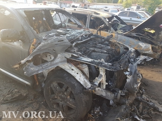 В Запорожской области сгрело три автомобиля, один из которых принадлежит прокурору (ФОТО) Фото № 0 В Запорожской области сгрело три автомобиля, один из которых принадлежит прокурору (ФОТО) Фото № 0