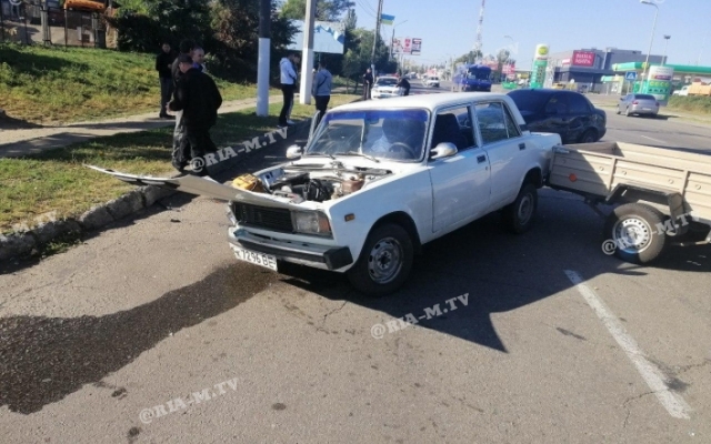 В Мелитополе произошло ДТП с участием «ВАЗа» с прицепом и «Ланос» (ВИДЕО) Фото № 1