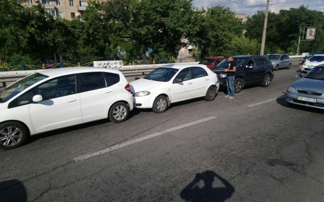 Автоледи устроила на дамбе тройное ДТП (ФОТО) Фото № 0 Автоледи устроила на дамбе тройное ДТП (ФОТО) Фото № 0