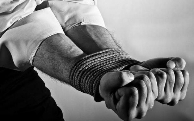 В Запорожской области сотрудников предприятия взяли в заложники и требовали 300 тысяч гривен Фото № 0 В Запорожской области сотрудников предприятия взяли в заложники и требовали 300 тысяч гривен Фото № 0