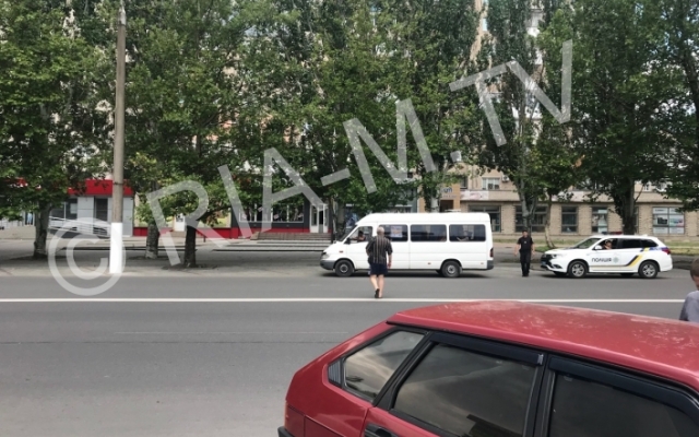 На проспекте 50-летия Победы полиция устроила погоню за маршруткой (ФОТО) Фото № 1 На проспекте 50-летия Победы полиция устроила погоню за маршруткой (ФОТО) Фото № 1