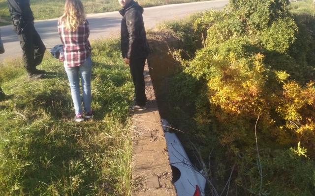 В Запорожье автоледи съехала с моста в водосток (ФОТО) Фото № 2 В Запорожье автоледи съехала с моста в водосток (ФОТО) Фото № 2