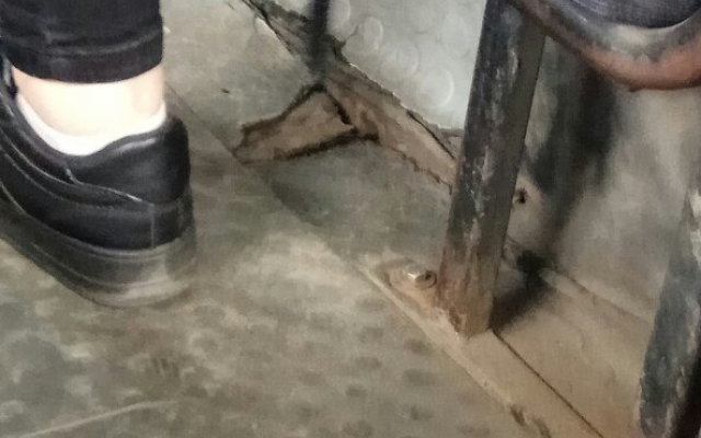 В запорожских маршрутках вываливаются двери (ФОТО) Фото № 3 В запорожских маршрутках вываливаются двери (ФОТО) Фото № 3