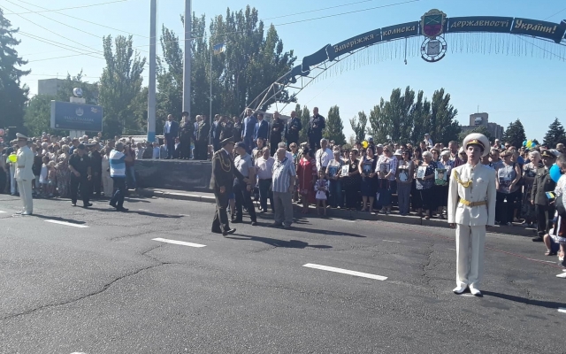 На главной площади собрались полтысячи военных (ФОТО) Фото № 3 На главной площади собрались полтысячи военных (ФОТО) Фото № 3