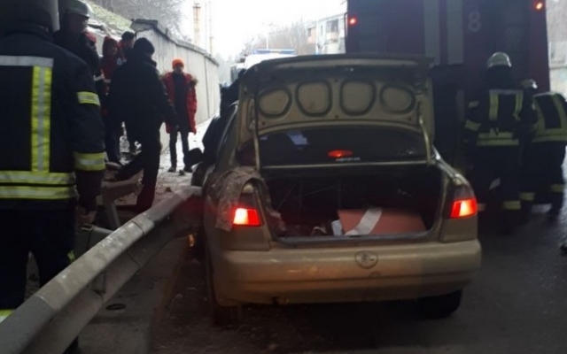 В Запорожье военнослужащая попала в аварию (ФОТО) Фото № 1 В Запорожье военнослужащая попала в аварию (ФОТО) Фото № 1