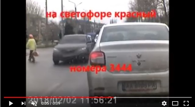 В Мелитополе наглый водитель чуть не сбил женщину на переходе. ВИДЕО Фото № 0 В Мелитополе наглый водитель чуть не сбил женщину на переходе. ВИДЕО Фото № 0