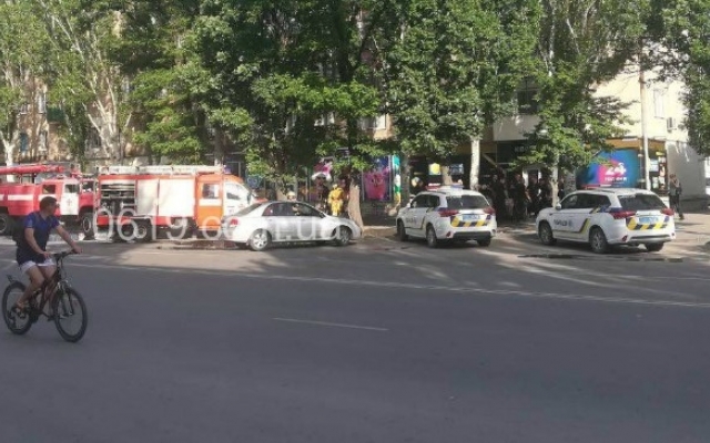 В Запорожской области неадекват облил бензином себя и девушку в зале игровых автоматов (ФОТО) Фото № 1 В Запорожской области неадекват облил бензином себя и девушку в зале игровых автоматов (ФОТО) Фото № 1