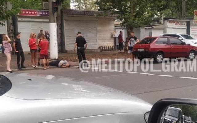 В Запорожской области мужчина внезапно упал на землю замертво (ФОТО) Фото № 0 В Запорожской области мужчина внезапно упал на землю замертво (ФОТО) Фото № 0