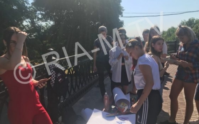 Под Запорожьем произошел конфликт между приверженцами традиционной ориентации и ЛГБТ (ФОТО, ВИДЕО) Фото № 2 Под Запорожьем произошел конфликт между приверженцами традиционной ориентации и ЛГБТ (ФОТО, ВИДЕО) Фото № 2
