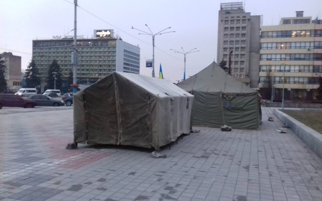 Запорожцы массово поднимаются против Президента: Палаточный городок увеличивается (ФОТО) Фото № 5 Запорожцы массово поднимаются против Президента: Палаточный городок увеличивается (ФОТО) Фото № 5