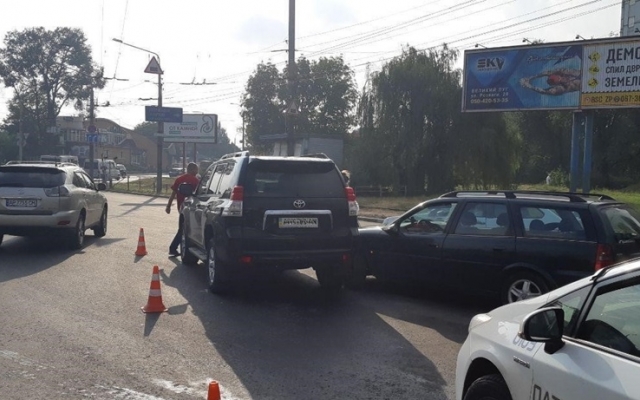 В Запорожье на кольце столкнулись два автомобиля (ФОТО) Фото № 0 В Запорожье на кольце столкнулись два автомобиля (ФОТО) Фото № 0