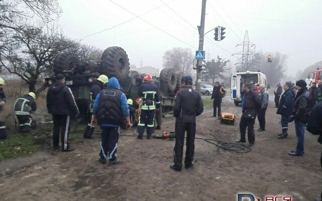 В Запорожье произошло смертельное ДТП: Перевернулся автомобиль с военными (ФОТО 18+) Фото № 3 В Запорожье произошло смертельное ДТП: Перевернулся автомобиль с военными (ФОТО 18+) Фото № 3