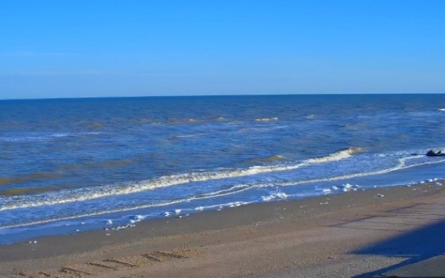 Море штормило несколько дней: теперь вода приобрела необычный оттенок (ФОТО) Фото № 3 Море штормило несколько дней: теперь вода приобрела необычный оттенок (ФОТО) Фото № 3