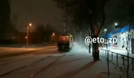 В сети показали эпичный ролик с участием трамвая на занесенных снегом рельсах (ВИДЕО) Фото № 0 В сети показали эпичный ролик с участием трамвая на занесенных снегом рельсах (ВИДЕО) Фото № 0