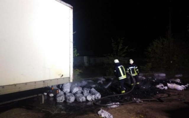 В Запорожье сгорел грузовой автомобиль В Запорожье сгорел грузовой автомобиль