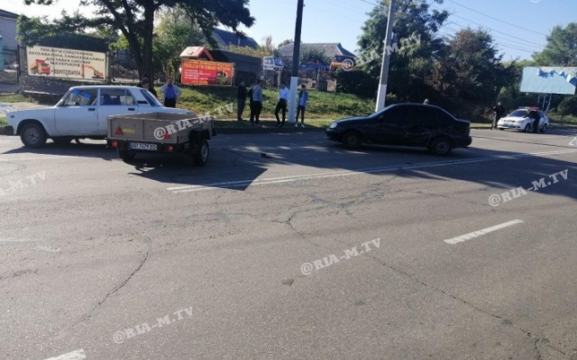 В Мелитополе произошло ДТП с участием «ВАЗа» с прицепом и «Ланос» (ВИДЕО) Фото № 2