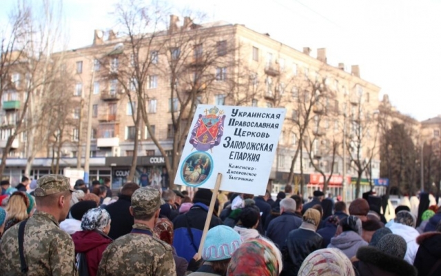 В центре Запорожья прошел массовый крестный ход Фото № 3 В центре Запорожья прошел массовый крестный ход Фото № 3