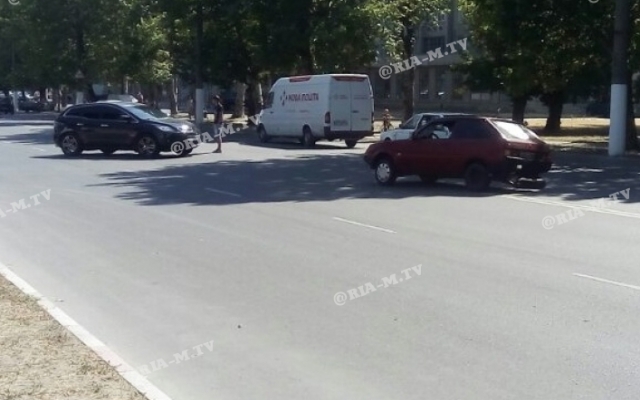 В Запорожской области в результате аварии у машины оторвало колесо (ФОТО) Фото № 1 В Запорожской области в результате аварии у машины оторвало колесо (ФОТО) Фото № 1