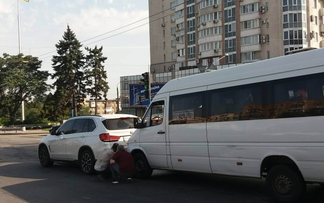 На проспекте в Запорожье маршрутка На проспекте в Запорожье маршрутка