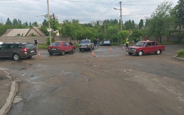 В Шевченковском районе столкнулись автомобили (ФОТО) Фото № 2 В Шевченковском районе столкнулись автомобили (ФОТО) Фото № 2