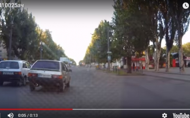 Водитель рассекал по улице как в Водитель рассекал по улице как в