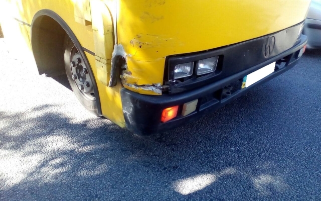 В Запорожье в аварию попала маршрутка (ФОТО) Фото № 0 В Запорожье в аварию попала маршрутка (ФОТО) Фото № 0