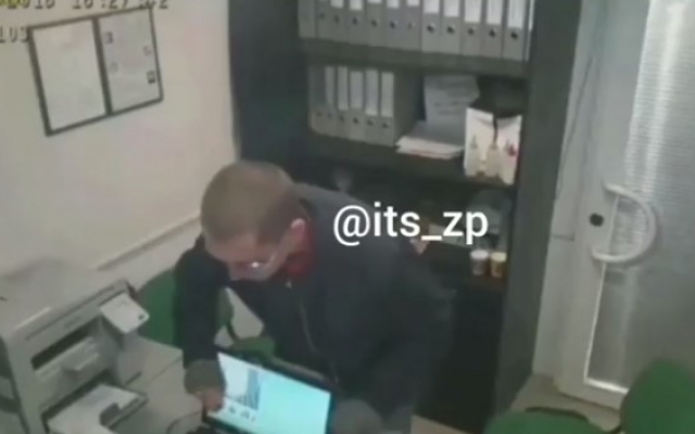 В сети появилось видео ограбления кредитной организации Фото № 0 В сети появилось видео ограбления кредитной организации Фото № 0