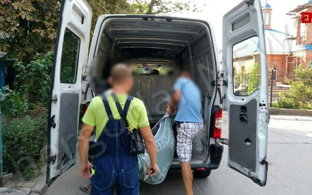 Под подъездом многоэтажки обнаружен труп (ФОТО 18+) Фото № 2 Под подъездом многоэтажки обнаружен труп (ФОТО 18+) Фото № 2