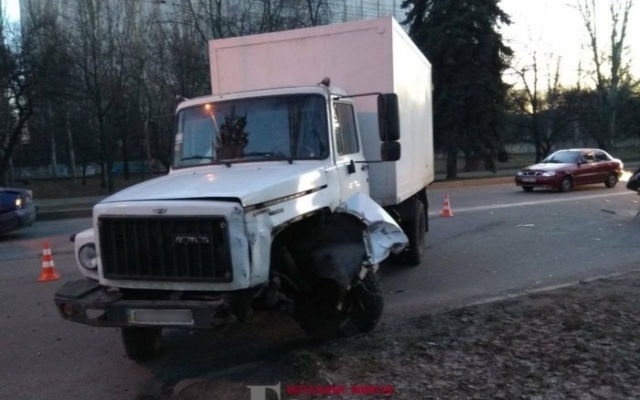 В Запорожье произошло массовое ДТП: Людей вырезали из авто (ФОТО) Фото № 9 В Запорожье произошло массовое ДТП: Людей вырезали из авто (ФОТО) Фото № 9