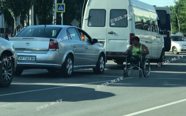 В Запорожской области город заполонили попрошайки (ФОТО, ВИДЕО) Фото № 1 В Запорожской области город заполонили попрошайки (ФОТО, ВИДЕО) Фото № 1