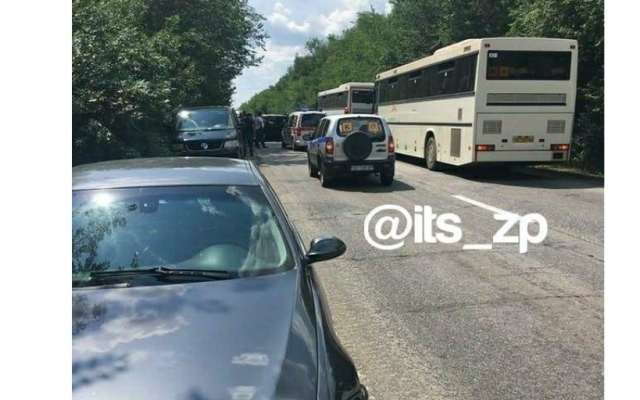 Под Запорожьем автобус с детьми оказался в кювете (ФОТО) Фото № 4 Под Запорожьем автобус с детьми оказался в кювете (ФОТО) Фото № 4