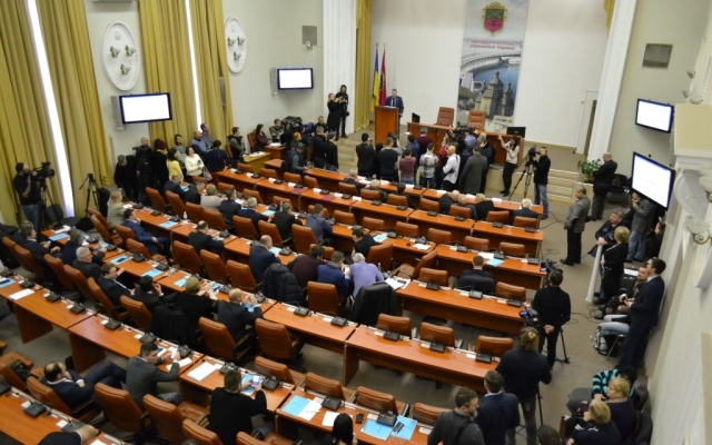 Митинги и подозрение депутату: Как в Запорожье проходила сессия горсовета (ФОТО) Фото № 4 Митинги и подозрение депутату: Как в Запорожье проходила сессия горсовета (ФОТО) Фото № 4