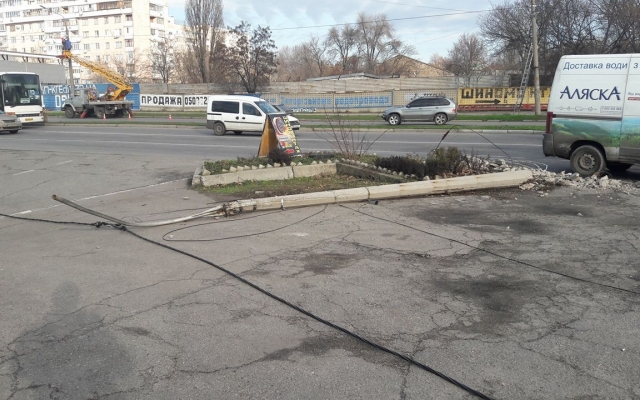 На Набережной - ДТП: Лафет снес столб (ФОТО) Фото № 1 На Набережной - ДТП: Лафет снес столб (ФОТО) Фото № 1