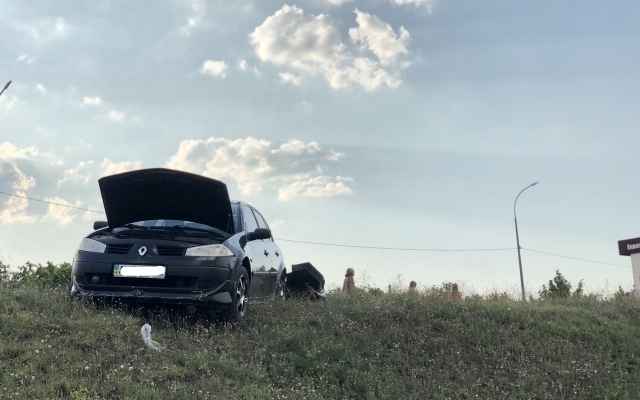 На запорожском курорте неадекватный автомобилист спровоцировал серьезное ДТП с машиной, где находился младенец (ФОТО) Фото № 3 На запорожском курорте неадекватный автомобилист спровоцировал серьезное ДТП с машиной, где находился младенец (ФОТО) Фото № 3