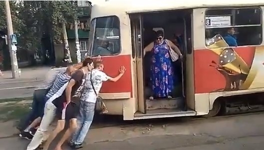 Курьезы: В Запорожье трамвай заводили Курьезы: В Запорожье трамвай заводили