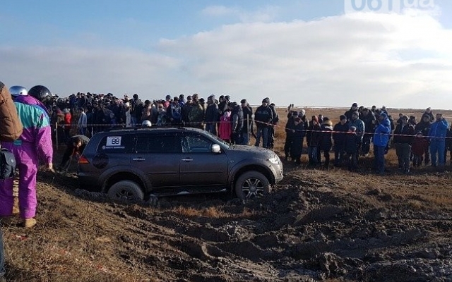В Бердянске проходит захватывающее автомобильное шоу (ФОТО) Фото № 2 В Бердянске проходит захватывающее автомобильное шоу (ФОТО) Фото № 2