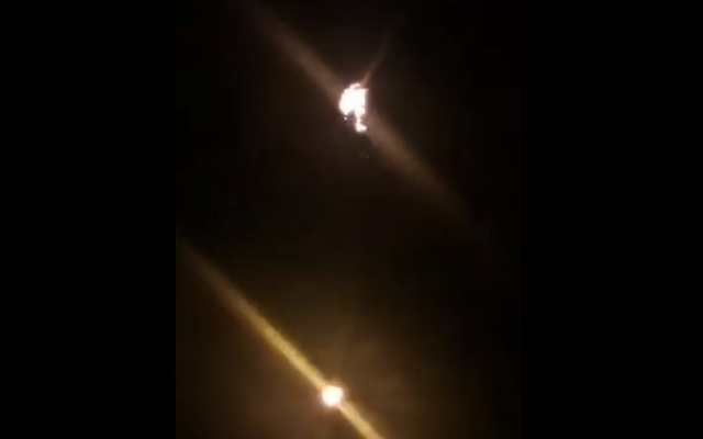 В Запорожье полыхал фонарный столб (ВИДЕО) Фото № 0 В Запорожье полыхал фонарный столб (ВИДЕО) Фото № 0