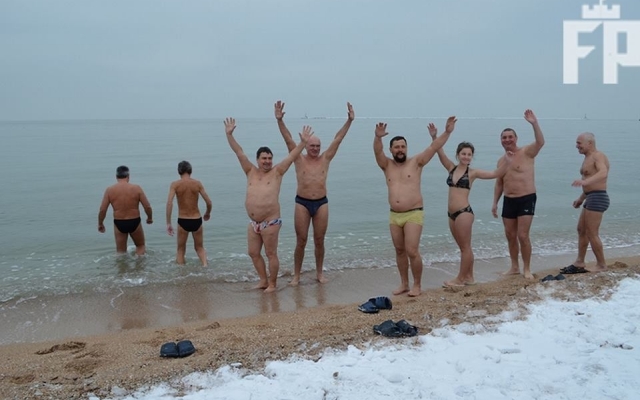 Запорожские моржи праздновали Запорожские моржи праздновали