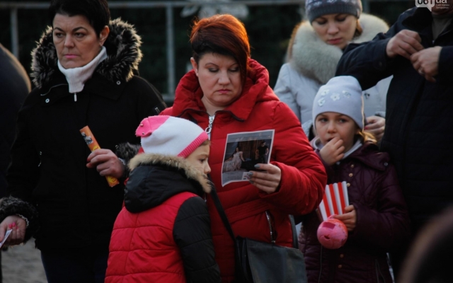 Сегодня в центре города запорожцы простояли в очереди (ФОТО, ВИДЕО) Фото № 8 Сегодня в центре города запорожцы простояли в очереди (ФОТО, ВИДЕО) Фото № 8